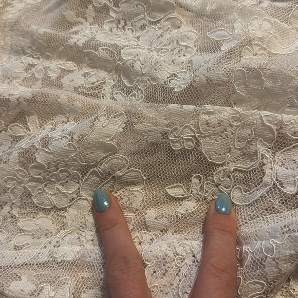 Romanza Gown in White Chantilly Lace V. Chapman - Picture 9 of 11